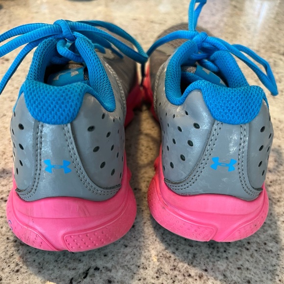 Girls Under Armour Shoes Size 5.5 - Picture 5 of 10